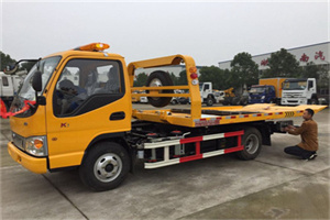 阿克塞哪里有拖车服务