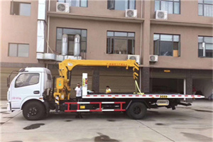 阿克塞附近汽车轮胎更换